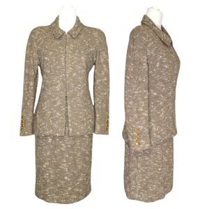 Vintage Chanel 1996 2-piece skirt suit neutral tan tweed CC logo gold buttons 40